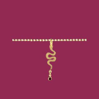 Zlatý had se třpytem granátového zirkonu – symbol síly, proměny a ženské intuice. Šperk, který tě chrání i svádí zároveň....