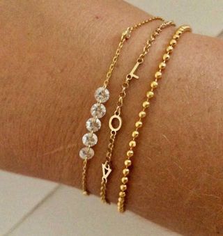 ✨Vrstvení náramků – malá hra se stylem, která dělá velký dojem! 💫 Kombinuj jemné kuličkové řetízky, přidej svůj oblíbený...